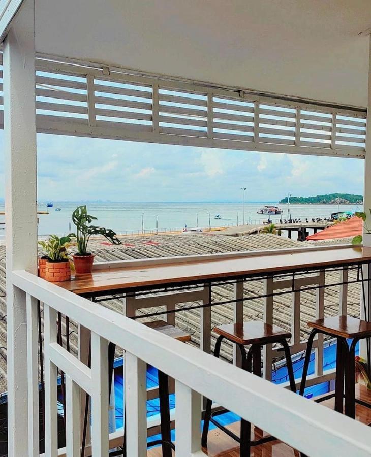 Baan Tipsukon Bed & Breakfast Ko Lan Bagian luar foto