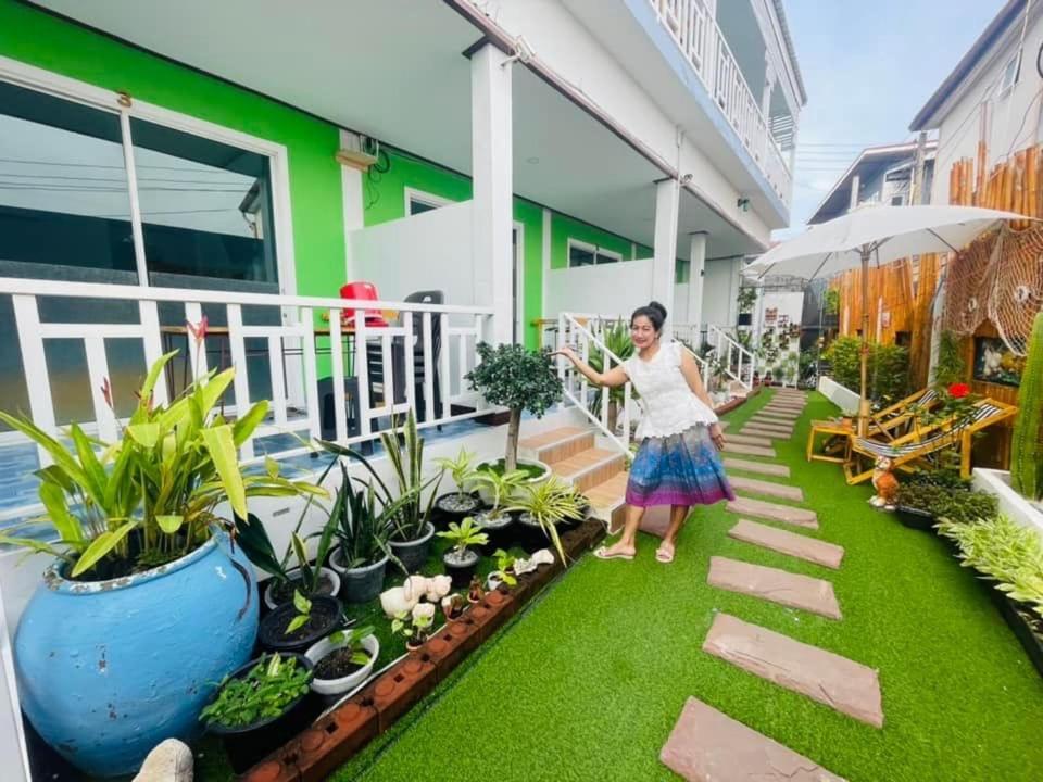 Baan Tipsukon Bed & Breakfast Ko Lan Bagian luar foto