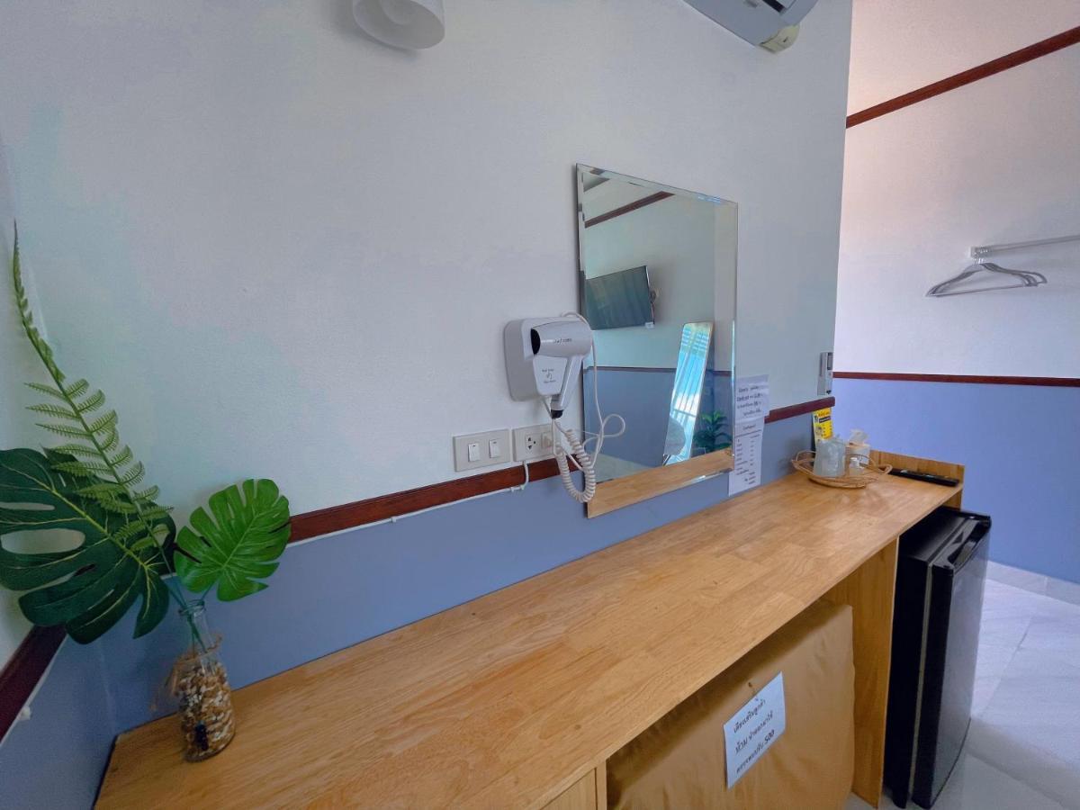 Baan Tipsukon Bed & Breakfast Ko Lan Bagian luar foto